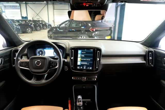 Volvo XC40 (2022) thumbnail 2