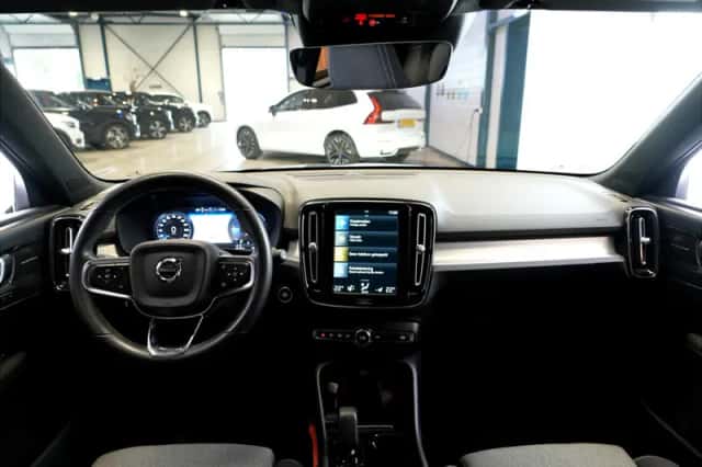 Volvo XC40 (2022) thumbnail 2