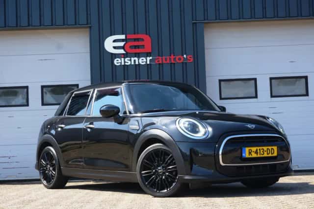MINI Cooper (2022) thumbnail 2