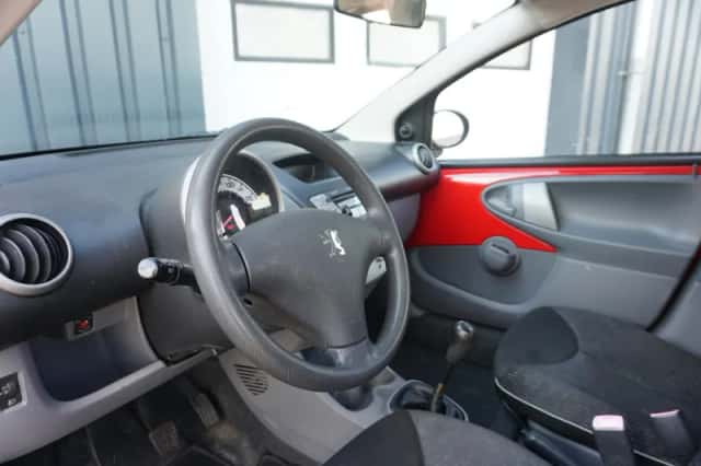 Peugeot 107 (2010) thumbnail 5