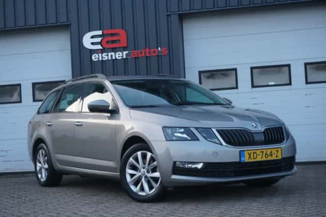 Škoda Octavia (2019) thumbnail 2