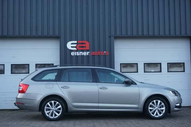 Škoda Octavia (2019) thumbnail 6