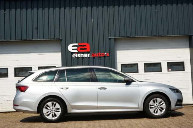 Škoda Octavia (2021) thumbnail 6