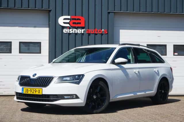 Škoda Superb (2016) thumbnail 2
