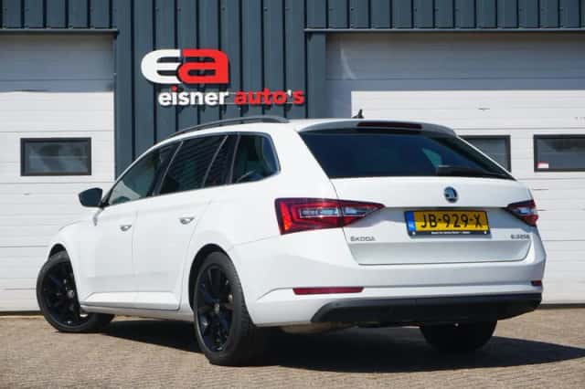 Škoda Superb (2016) thumbnail 5