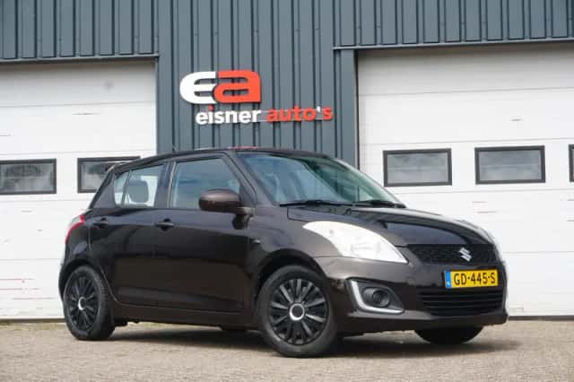 Suzuki Swift (2015) thumbnail 3