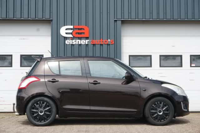 Suzuki Swift (2015) thumbnail 4