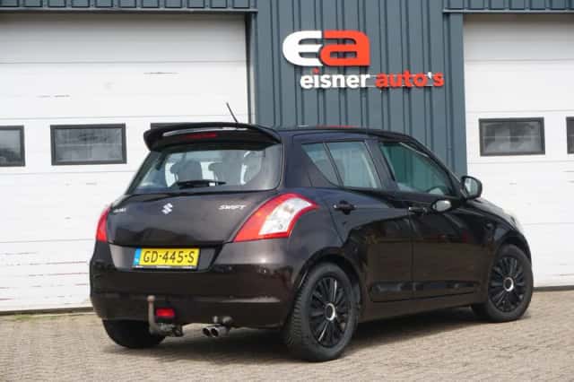 Suzuki Swift (2015) thumbnail 5