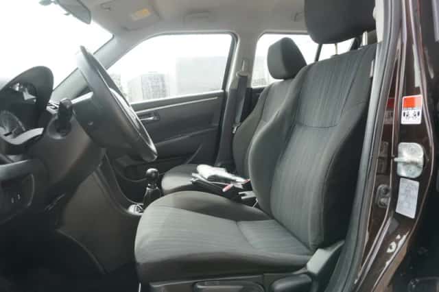 Suzuki Swift (2015) thumbnail 6