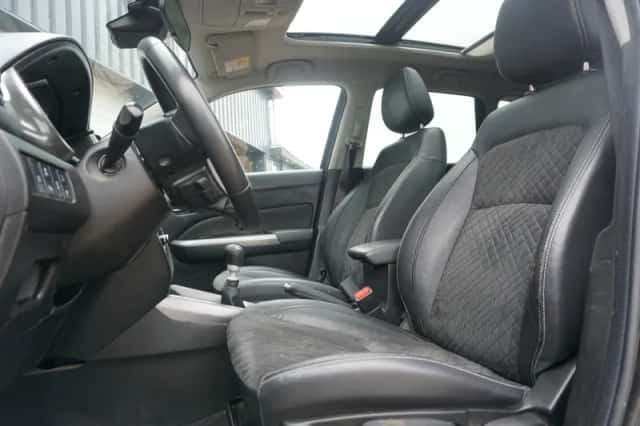 Suzuki Vitara (2022) thumbnail 6