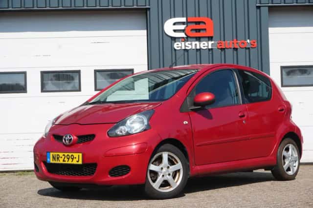 Toyota Aygo (2010) thumbnail 4