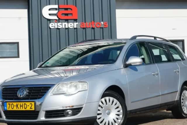 Volkswagen Passat (2009) thumbnail 1