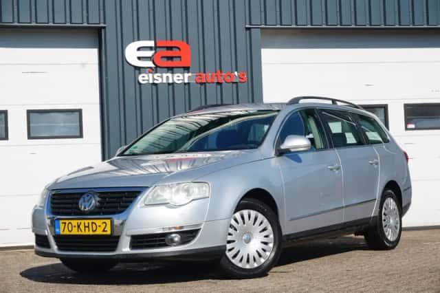 Volkswagen Passat (2009) thumbnail 2