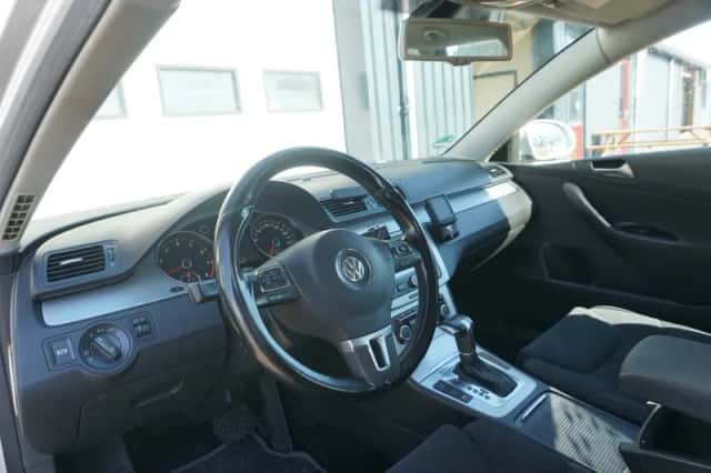 Volkswagen Passat (2009) thumbnail 6