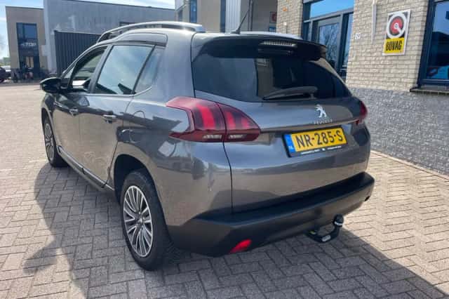 Peugeot 2008 (2017) thumbnail 2