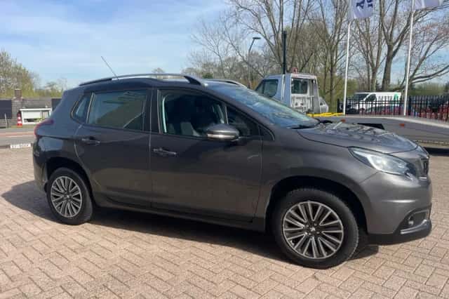 Peugeot 2008 (2017) thumbnail 4