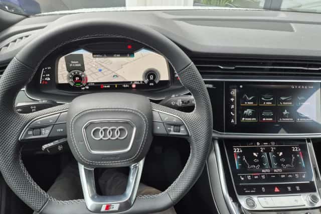 Audi Q8 (2021) thumbnail 3