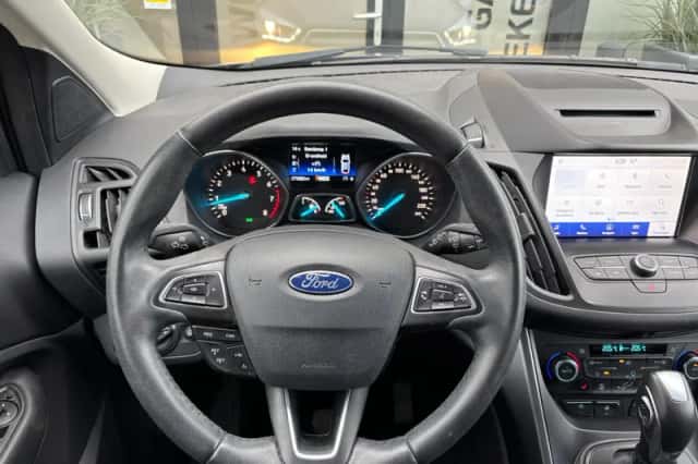 Ford Kuga (2019) thumbnail 3