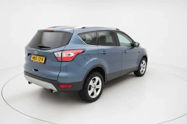 Ford Kuga (2019) thumbnail 5