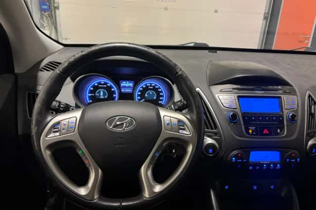 Hyundai ix35 (2013) thumbnail 2