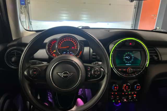 MINI Cooper (2019) thumbnail 2