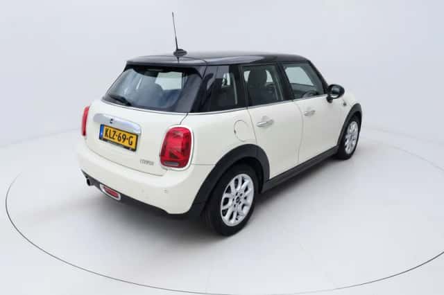 MINI Cooper (2019) thumbnail 4
