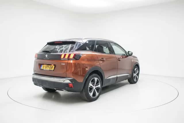 Peugeot 3008 (2017) thumbnail 5