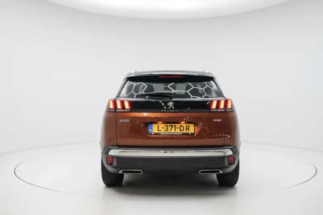 Peugeot 3008 (2017) thumbnail 6