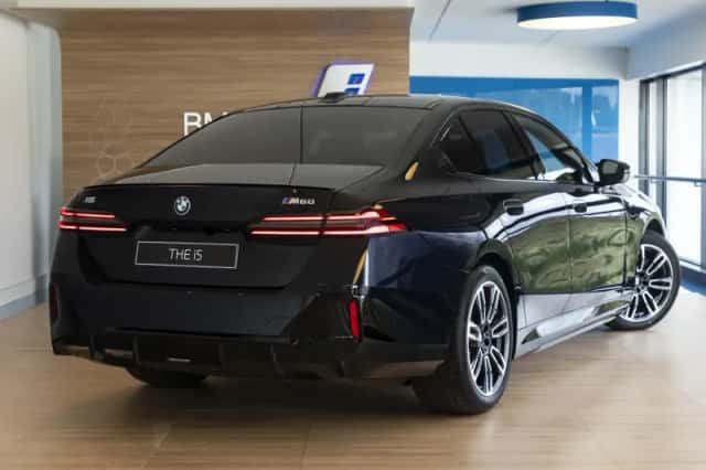 BMW i5 (2026) thumbnail 2
