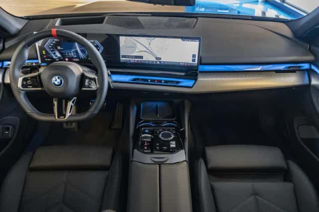 BMW i5 (2026) thumbnail 3