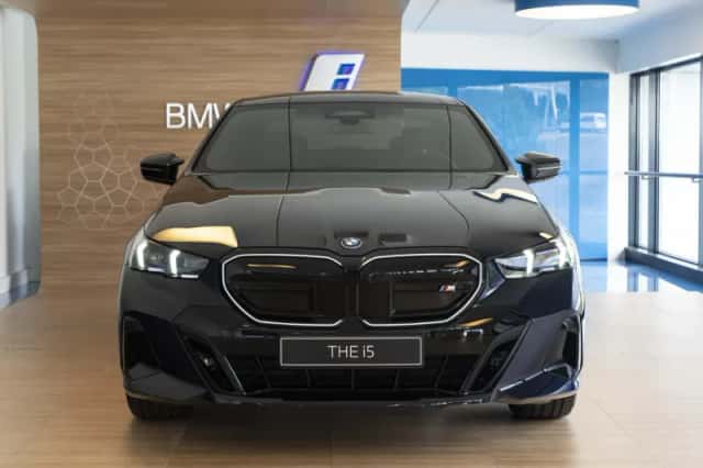BMW i5 (2026) thumbnail 5