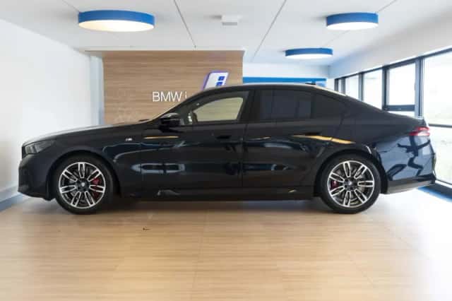 BMW i5 (2026) thumbnail 6
