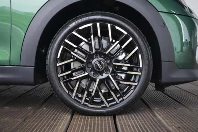 MINI Cooper (2026) thumbnail 6
