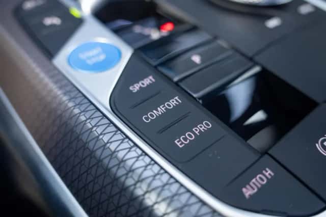 BMW i4 (2026) thumbnail 15