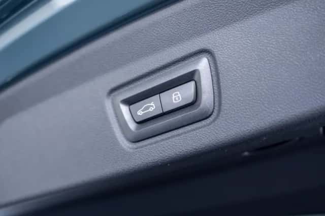 BMW i4 (2026) thumbnail 24