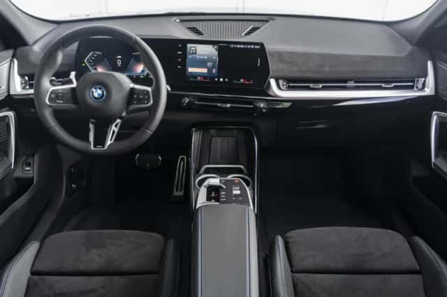 BMW iX2 (2026) thumbnail 7