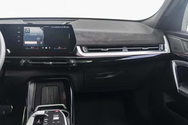 BMW iX2 (2026) thumbnail 9