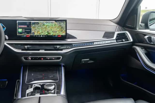 BMW X5 (2023) thumbnail 9