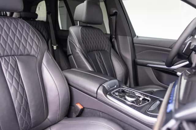 BMW X5 (2023) thumbnail 10
