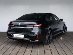 BMW i7 (2024) thumbnail 2