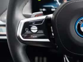 BMW i7 (2024) thumbnail 25