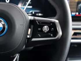 BMW i7 (2024) thumbnail 26