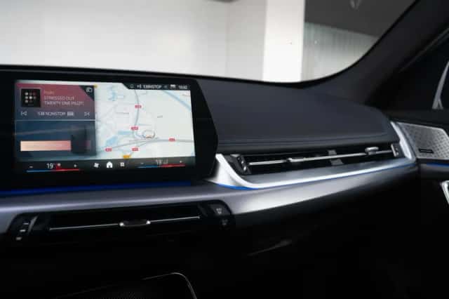 BMW iX1 (2025) thumbnail 11