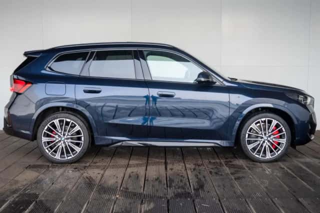 BMW iX1 (2025) thumbnail 4