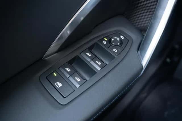 BMW iX1 (2025) thumbnail 40