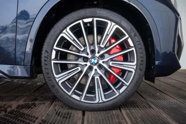 BMW iX1 (2025) thumbnail 6