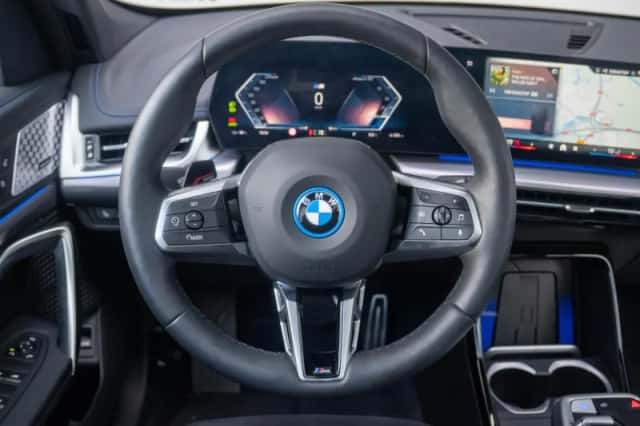 BMW iX1 (2025) thumbnail 7