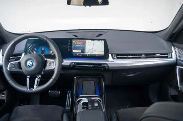 BMW iX1 (2025) thumbnail 9
