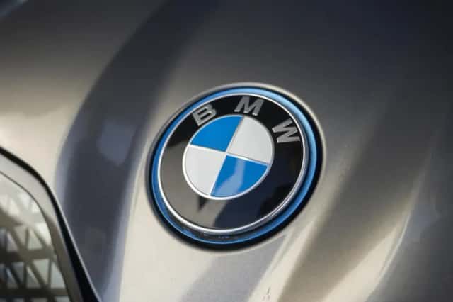 BMW iX (2023) thumbnail 17