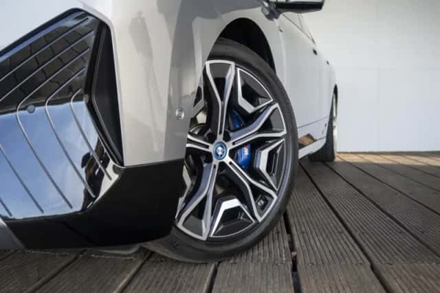 BMW iX (2023) thumbnail 21